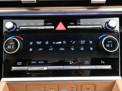 Used 2025 Hyundai Santa Fe Limited image 16