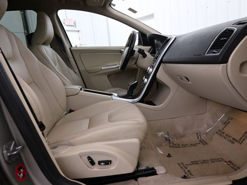 Used 2015 Volvo XC60 T5 image 20
