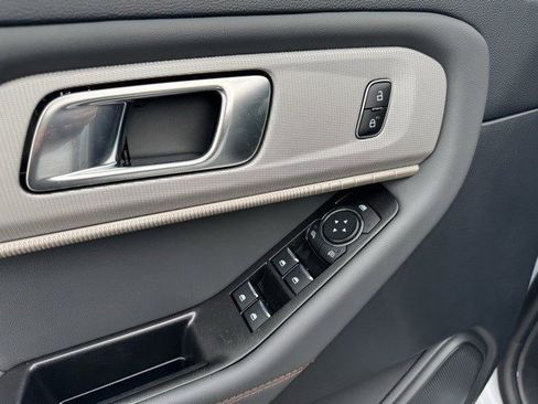 Certified 2025 Ford Explorer Active image 12