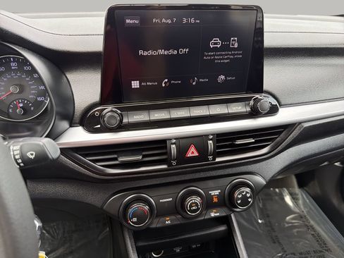 Used 2023 Kia Forte LXS w/ LXS Technology Package FWD image 19