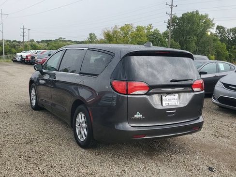 Used 2020 Chrysler Voyager LX FWD image 3