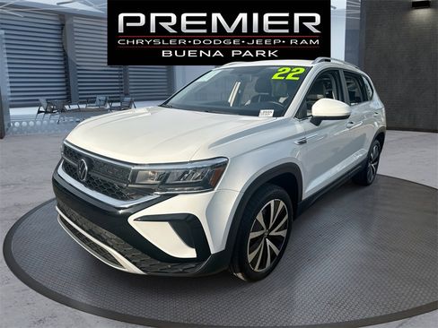 Used 2022 Volkswagen Taos SE image 1