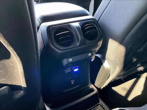 Used 2021 Jeep Wrangler Unlimited Rubicon 4xe w/ Cold Weather Group AWD/4WD image 32
