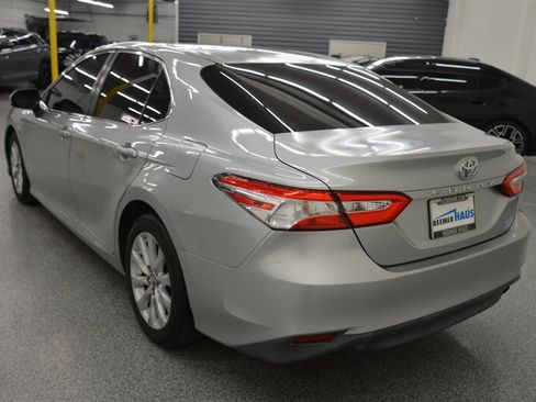 Used 2018 Toyota Camry LE image 11