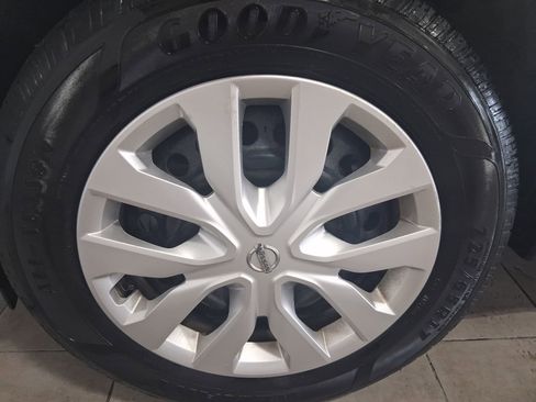 Used 2019 Nissan Rogue S AWD/4WD image 10