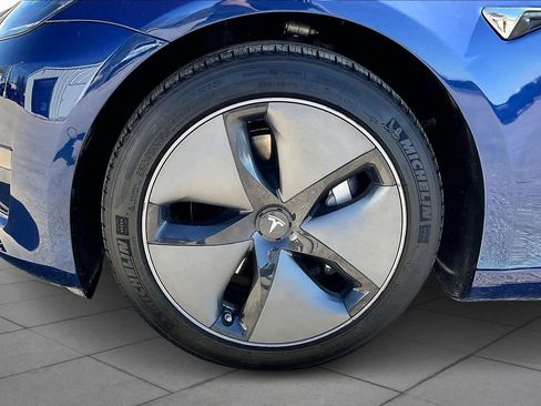 Used 2018 Tesla Model 3 Mid Range image 9