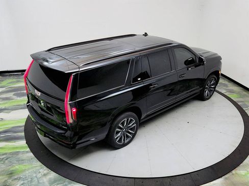 Used 2022 Cadillac Escalade ESV Sport w/ Touring Package AWD/4WD image 35