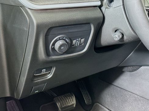 Used 2024 Jeep Grand Cherokee L Limited w/ Luxury Tech Group II image 17