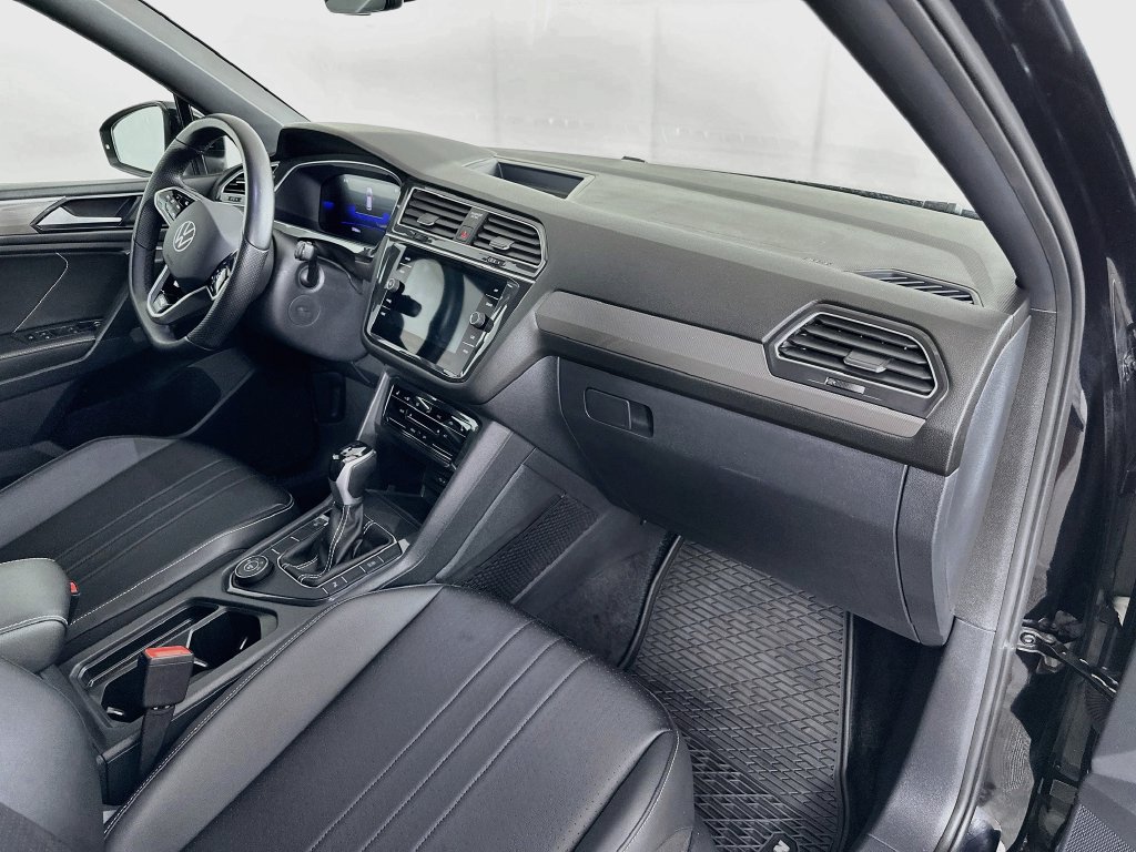 Used 2023 Volkswagen Tiguan SE R-Line AWD/4WD image 37