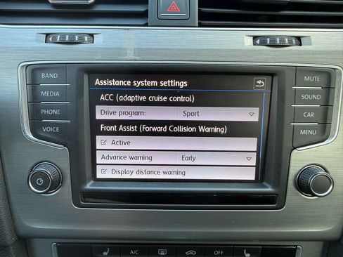 Used 2017 Volkswagen Golf S w/ Driver Assistance Package image 27