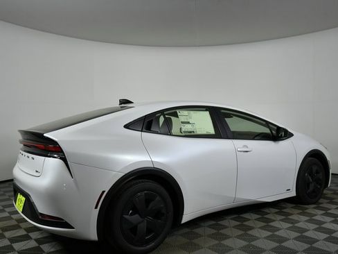 New 2026 Toyota Prius LE image 10