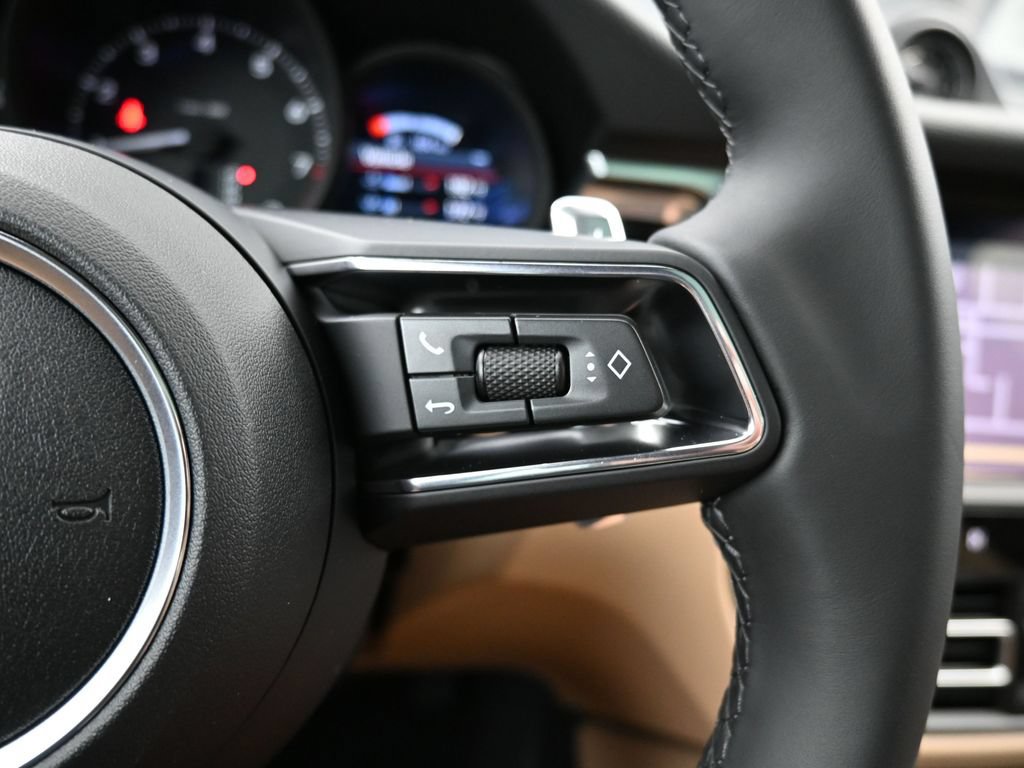 Certified 2026 Porsche Macan AWD/4WD image 11