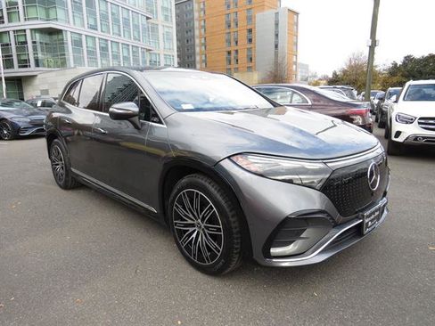 Certified 2023 Mercedes-Benz EQS 580 4MATIC SUV w/ Exclusive Trim Package image 5