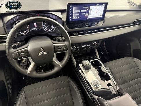 Used 2025 Mitsubishi Outlander SE AWD/4WD image 33