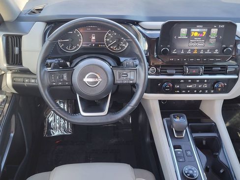 Used 2023 Nissan Pathfinder SL AWD/4WD image 3