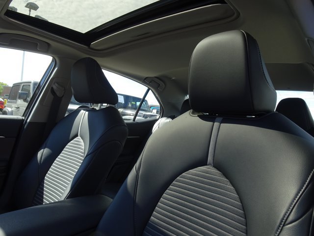 Used 2023 Toyota Camry SE w/ Convenience Package FWD image 14