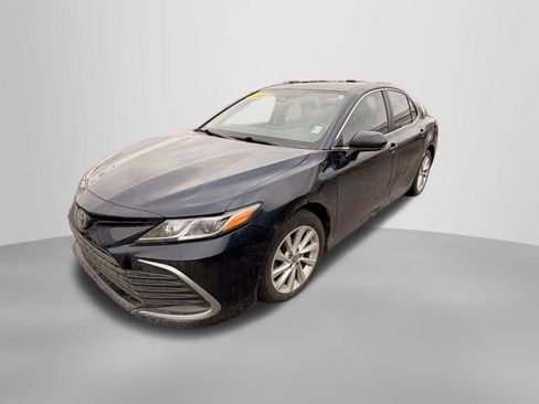 Used 2021 Toyota Camry LE image 1