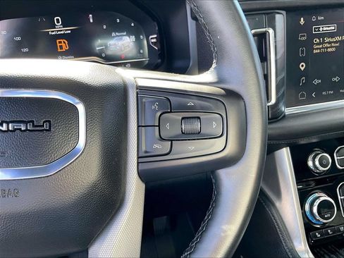 Used 2023 GMC Yukon XL Denali AWD/4WD image 25