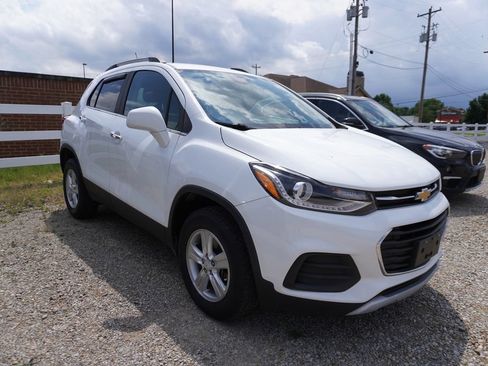Used 2017 Chevrolet Trax LT w/ LT Convenience Package AWD/4WD image 10