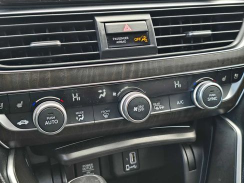 Used 2018 Honda Accord Touring image 29