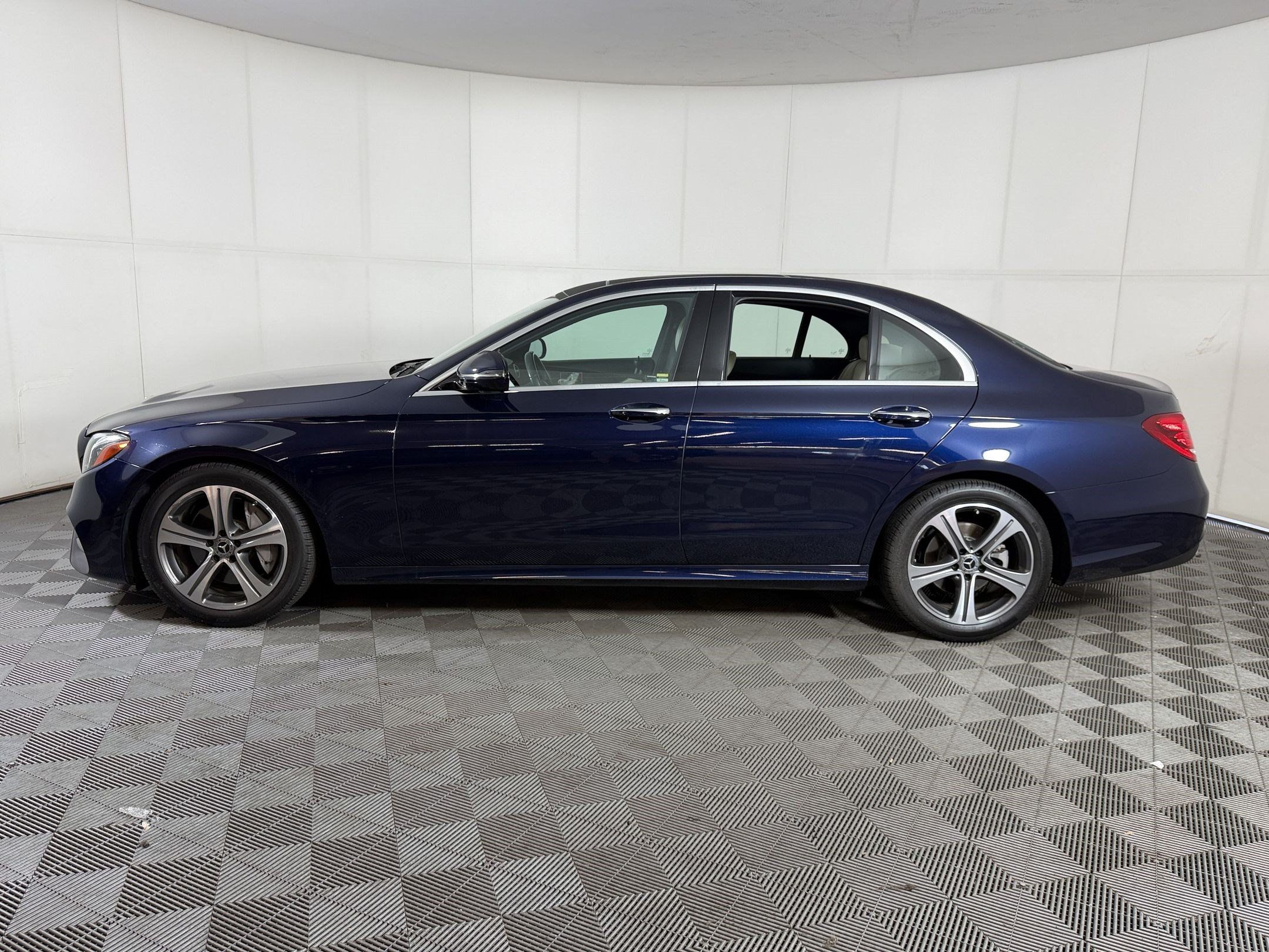 Used 2020 Mercedes-Benz E 350 Sedan image 2