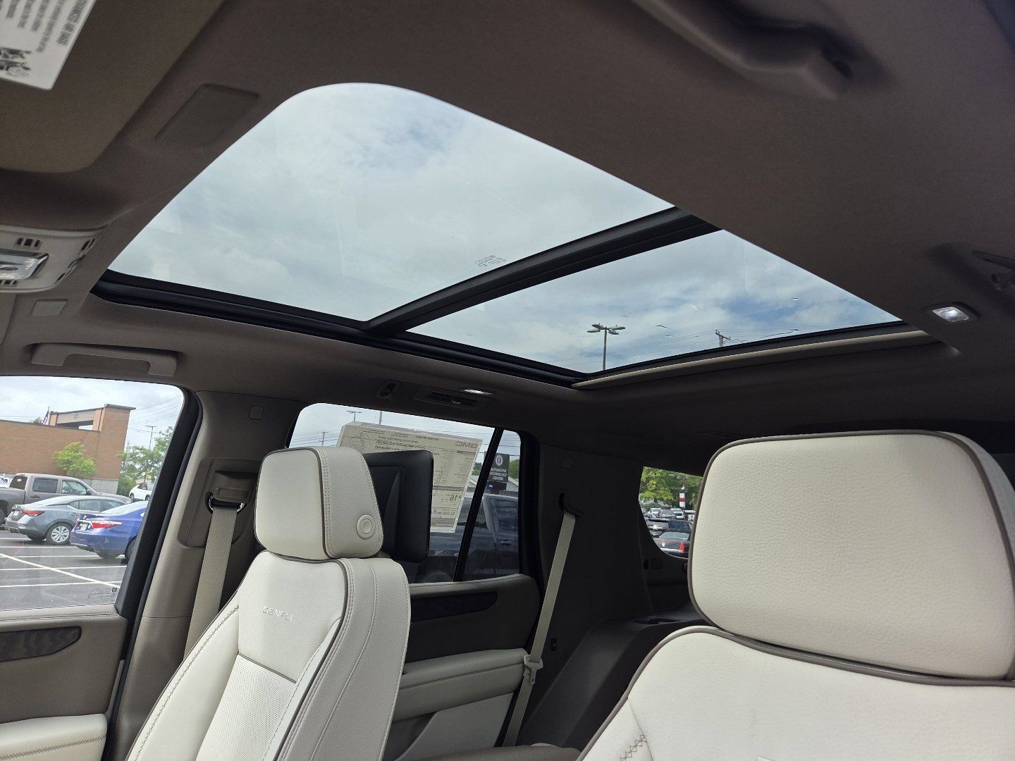 New 2026 GMC Yukon Denali w/ Denali Reserve Package AWD/4WD image 6