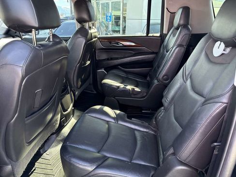 Used 2019 Cadillac Escalade ESV Premium Luxury image 15