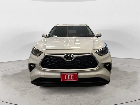 Used 2026 Toyota Highlander XLE AWD/4WD image 8