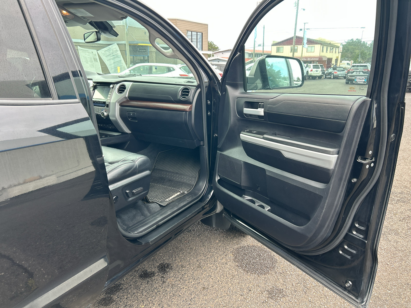 Used 2020 Toyota Tundra Limited w/ Limited Premium Package AWD/4WD image 19