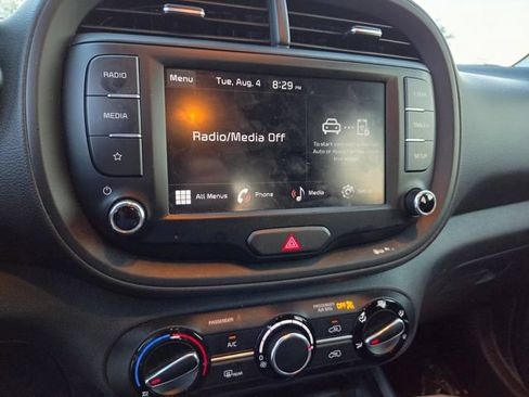 Certified 2023 Kia Soul LX w/ LX Technology Package FWD image 9