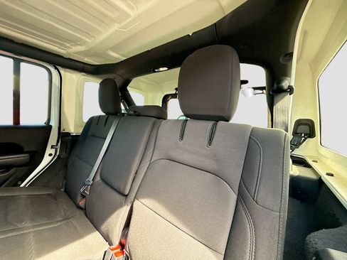 Used 2023 Jeep Wrangler Unlimited AWD/4WD image 28