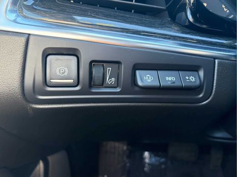 Used 2022 Cadillac XT5 Premium Luxury w/ Technology Package AWD/4WD image 14