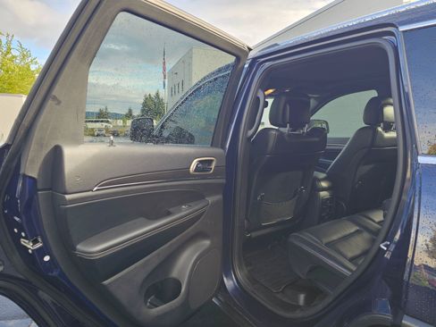 Used 2017 Jeep Grand Cherokee Limited w/ Luxury Group II AWD/4WD image 18