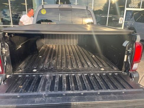 Used 2020 Toyota Tacoma SR5 AWD/4WD image 35