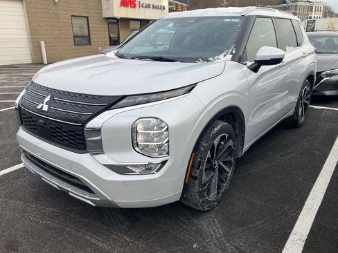 Used 2024 Mitsubishi Outlander SEL image 1