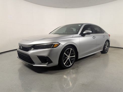 Used 2023 Honda Civic Touring image 3