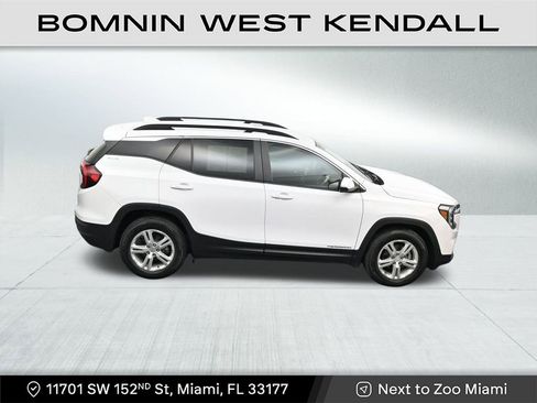 Used 2023 GMC Terrain SLE w/ Driver Convenience Package image 18