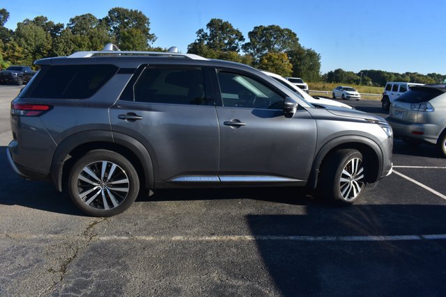 Used 2024 Nissan Pathfinder Platinum FWD image 4