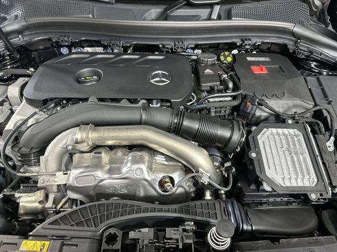 Used 2025 Mercedes-Benz GLA 250 4MATIC image 25
