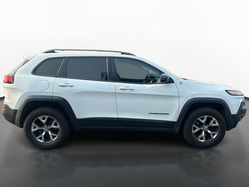 Used 2017 Jeep Cherokee Trailhawk AWD/4WD image 2