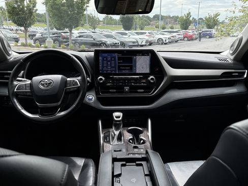 Used 2022 Toyota Highlander Limited AWD/4WD image 29