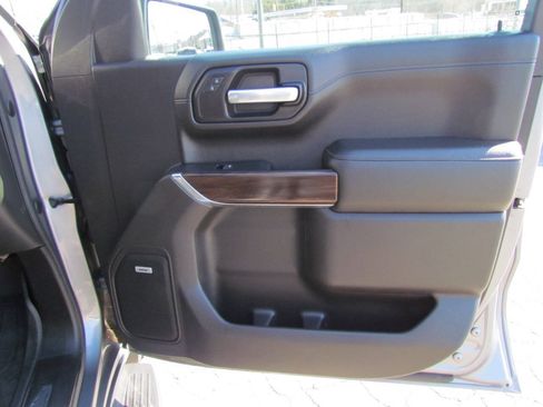 Used 2019 GMC Sierra 1500 SLT w/ SLT Premium Plus Package AWD/4WD image 18