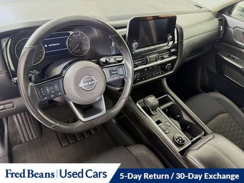Used 2023 Nissan Pathfinder SV w/ SV Premium Package AWD/4WD image 13