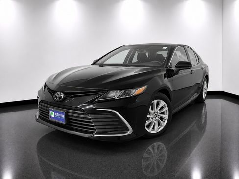 Used 2024 Toyota Camry LE AWD/4WD image 1