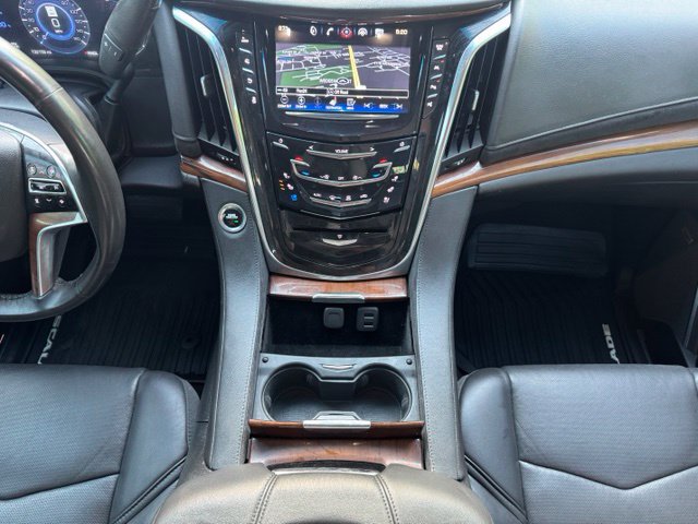 Used 2017 Cadillac Escalade Luxury AWD/4WD image 30