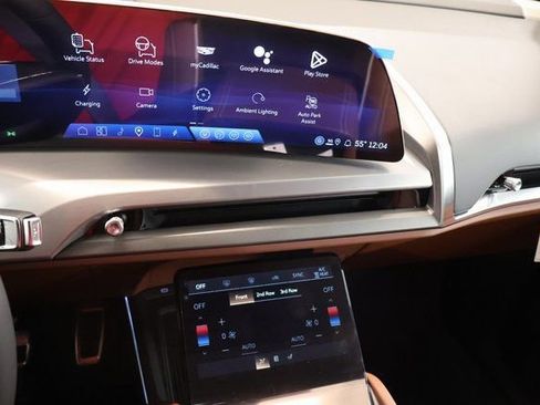 New 2026 Cadillac Vistiq Platinum image 18