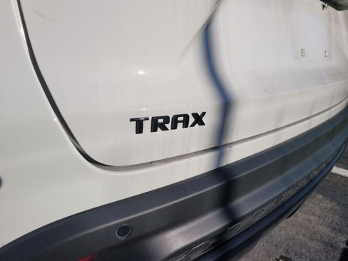 Used 2025 Chevrolet Trax RS w/ Sunroof Package image 6