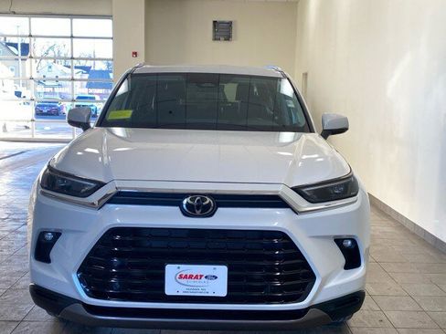 Used 2024 Toyota Grand Highlander Limited image 3