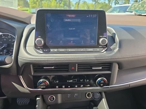 Used 2023 Nissan Rogue SV image 21