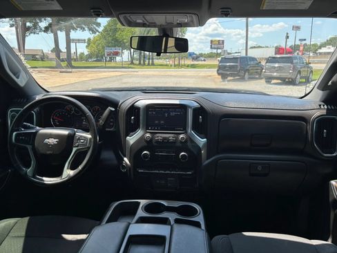 Used 2020 Chevrolet Silverado 1500 LT Trail Boss w/ Bed Protection Package AWD/4WD image 18